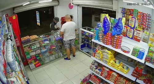 【動画あり】店主への冷血な頭部撃ち